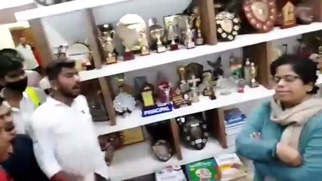 Video- मिशनरी स्कूल ने तिलक लगाने पर छात्र को आने से रोका