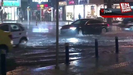 İzmir’de sağanak yağış etkili oldu