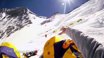 माउंट एवरेस्ट के ऊपर से क्या दिखता है (The Heroes of Everest)