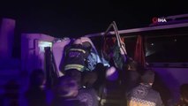 Tekirdağ'da işçi servisiyle kamyonet kafa kafaya çarpıştı: 1 ölü, 20 yaralı