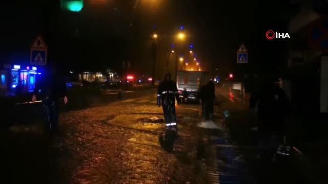 Marmaris'te sağanak yağış etkili oluyor