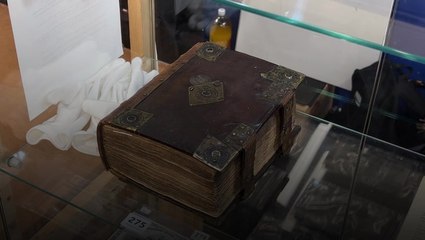 Rare 400-year-old copy of the Bible auctioned off for £20,000