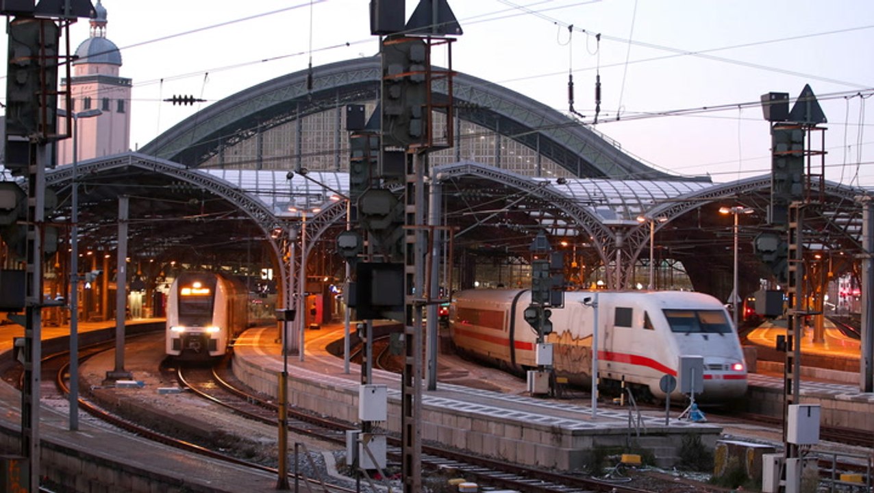 Bahn-Bilanz: Ein Drittel der Fernzüge war 2022 zu spät