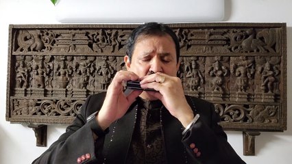 Tải video: Dekh Hamien Awaaz Na Dena-Film Amardeep 1958-Vintage Classic Song on Harmonica Live Performance by Mukund Kamdar