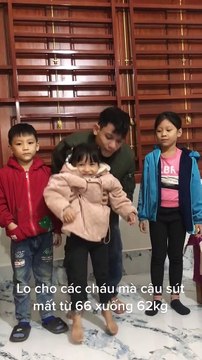 3 cháu nhỏ mồ côi mẹ, cậu 27 tuổi bán hàng thay chị gái nuôi nấng cháu