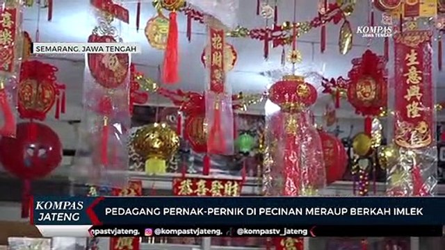 Pedagang Pernak-Pernik di Pecinan Meraup Berkah Imlek