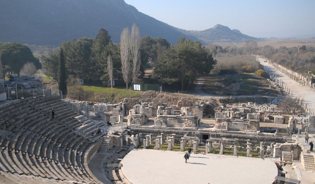 Efes Antik Kenti’nin kalbinde iş makineleri çalışıyor