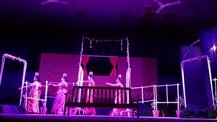 नाटक में कलाकारों की दमदार प्रस्तुति, अभिनय को सराहा