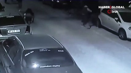 2 kişinin bıçaklandığı kavga kameraya yansıdı