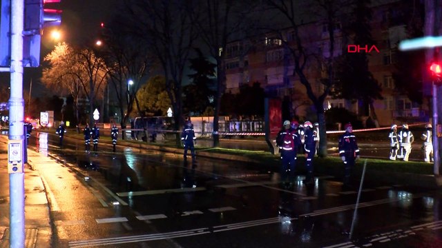 Bakırköy'de yakıt tankeri devrildi, cadde trafiğe kapatıldı