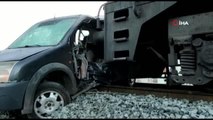 Hemzemin geçitte trenin çarptığı araç 100 metre sürüklendi: 1 yaralı