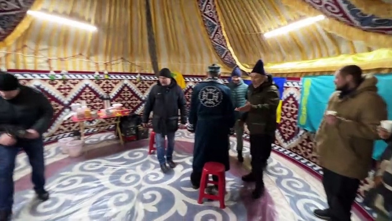 Butscha: Kasachische Minderheit hilft Ukrainern mit Tee und Brot