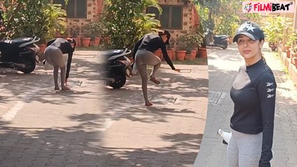 Malaika Arora Diva Yoga के बाहर हुईं Spot, चलते-चलते Malaika ने क्यों निकाली अपनी चप्पल? | FilmiBeat