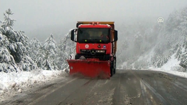 Manisa'nın Yüksek Kesimleri Kar Yağışıyla Beraber Beyaza Büründü!