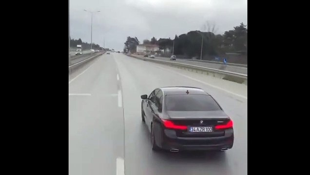 Tır sürücüsü isyan etti! Sağa geçiyorum, sağa önümü kesiyor; sola geçiyorum, sola önümü kesiyor