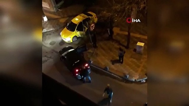 Eli sopalı ve bıçaklı trafik magandaları kamerada