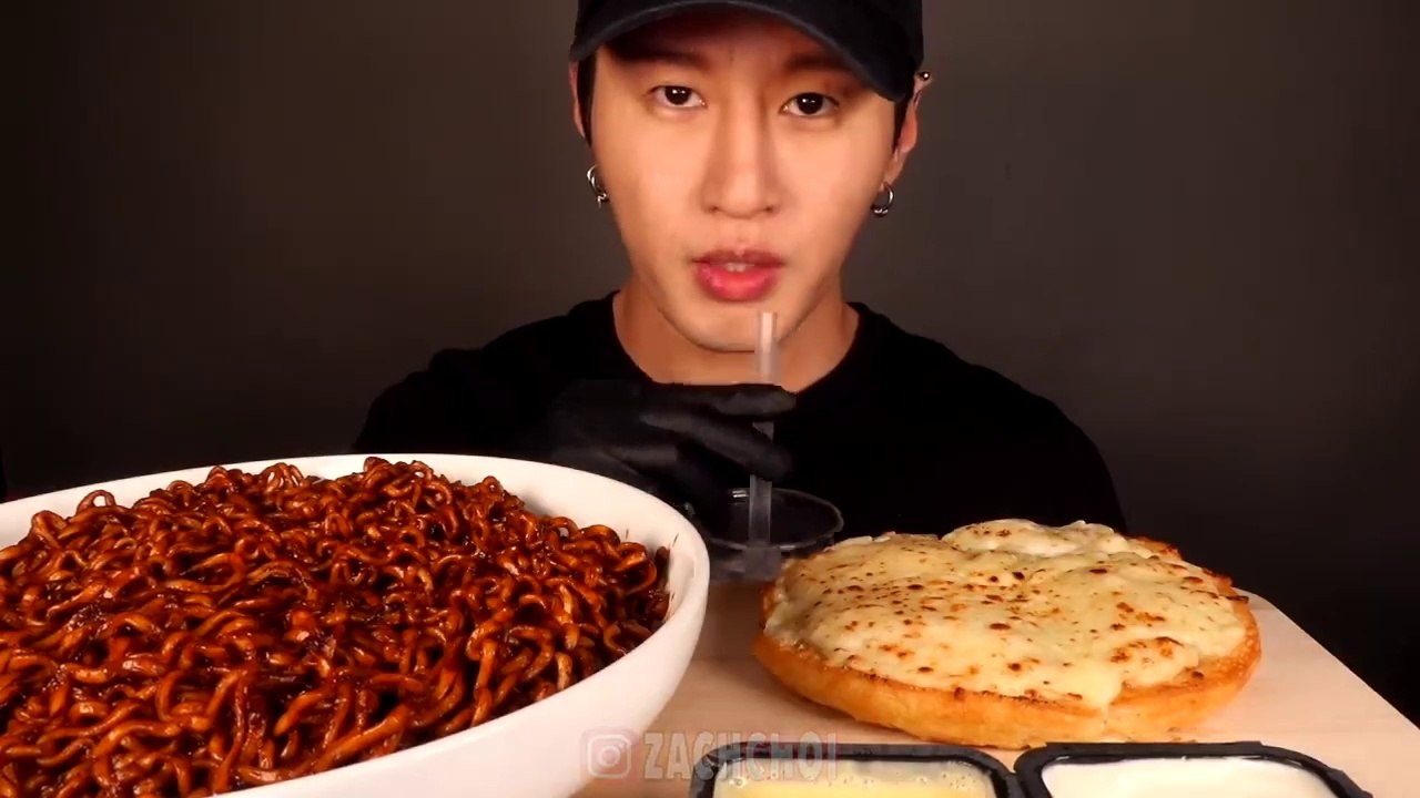 ASMR MUKBANG BLACK BEAN FIRE NOODLES & EXTRA CHEESY PIZZA (No Talking) EATING SOUNDS _ Zach Choi
