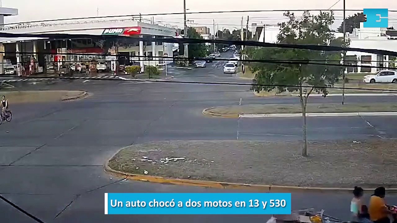 Un auto chocó a dos motos en 13 y 530