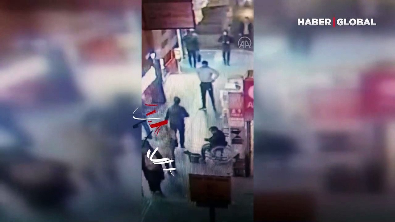 İnsanlığın bittiği an... Bedensel engelli çiçekçinin telefonunun çalınma anı kameraya yansıdı