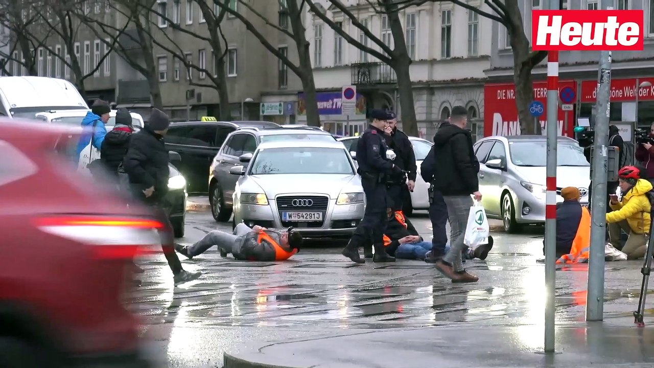 Wissenschaftler unterstützen Klima-Kleber am Praterstern