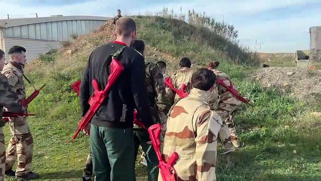 Images maritima: les handballeurs istréens sur le parcours d'obstacles du 25e RGA