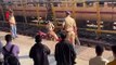 जयपुर-बान्द्रा सुपरफास्ट में चढऩे के दौरान संतुलन बिगडऩे से यात्री की गिरने से मौत