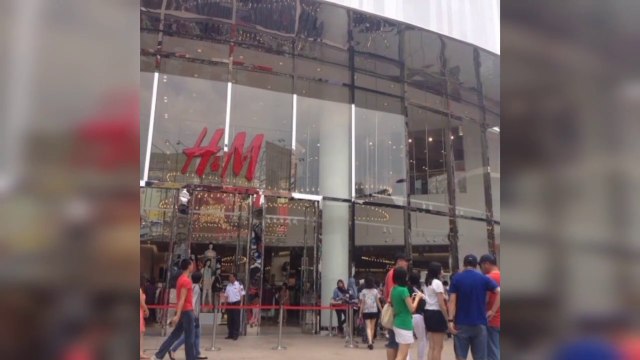 Video fitting room h&m twitter | cctv fitting room twitter,fitting room viral twitter