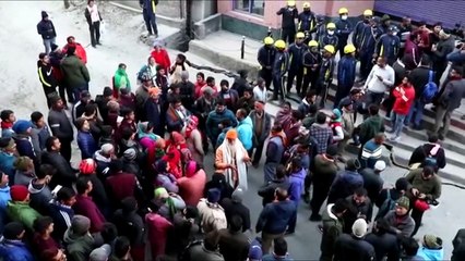 En Inde, des habitants désemparés devant leurs maisons qui s'effondrent