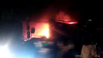 Video...इलेक्ट्रिक गाड़ियों के शोरूम में लगी भीषण आग, लाखों रुपए के नुकसान की संभावना!