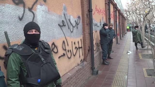 Fransız Charlie Hebdo dergisinin Hamaney karikatürleri Tahran'da protesto edildi