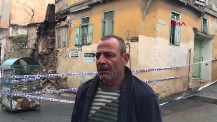 KUŞADASI'NDA İKİ KATLI TARİHİ EV DEPREMDE KISMEN YIKILDI