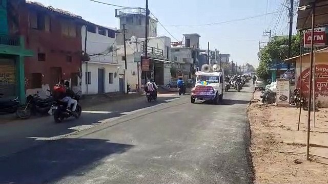 पुलिस ने रैली निकालकर दिया यातायात नियमों का पालन करने का संदेश