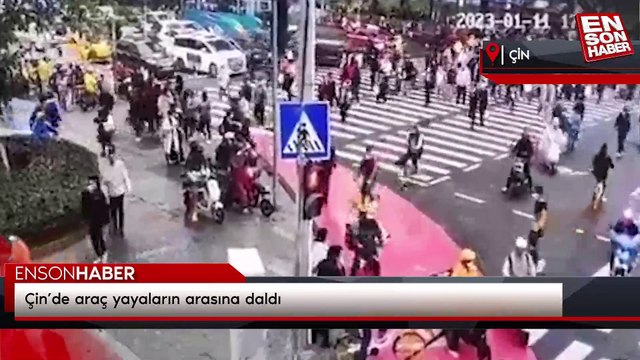 Çin’de araç yayaların arasına daldı