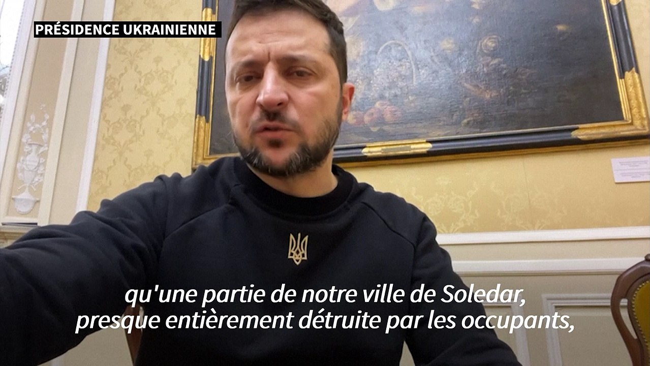 Ukraine: les combats se poursuivent à Soledar, le front "tient", affirme Zelensky