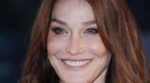 Carla Bruni partage une photo torse nu de Nicolas Sarkozy