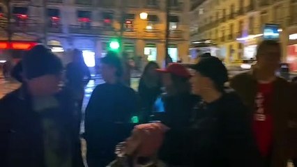 Brasileiros em Lisboa defendem a democracia e pedem punição a terroristas