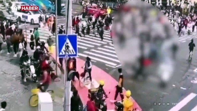 Çin’de araç yayaların arasına daldı: 5 ölü, 13 yaralı