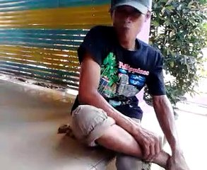 Video kocak, pria makan buah kelengkeng lucu