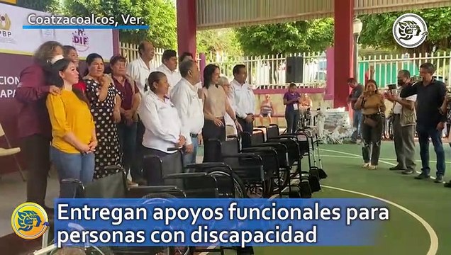 Entregan apoyos funcionales para personas con discapacidad en Coatzacoalcos