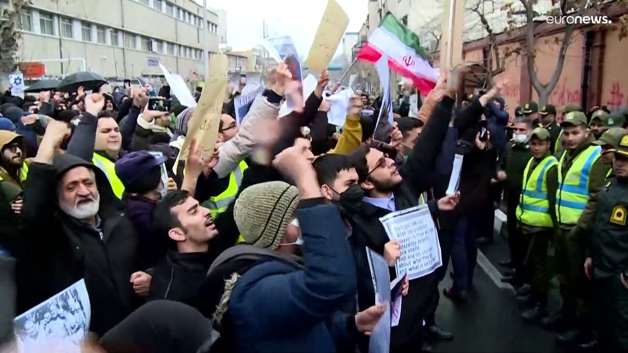 Протесты в Тегеране: "Смерть Франции!"