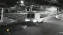 tn7-Video muestra cómo conductor arrastra a perro por carretera-110123