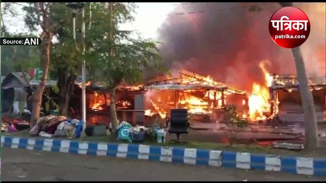 कोलकाताः सिलेंडर ब्लास्ट के बाद साल्ट लेक में लगी भीषण आग, दर्जनों दुकानों जली