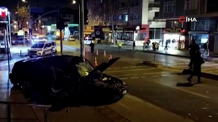 Ümraniye'de İETT otobüsü ile otomobil çarpıştı: 1'i ağır 5 yaralı