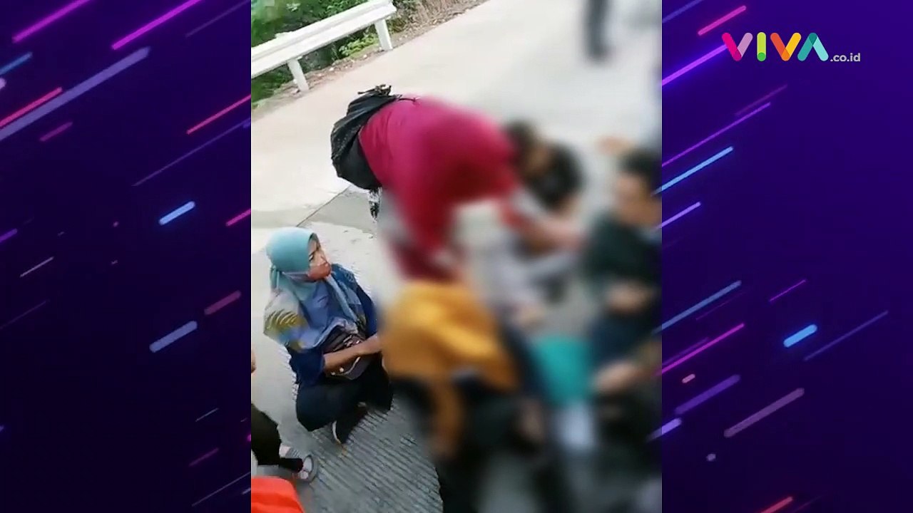 Kecelakaan Beruntun, Wanita Terjepit di Bangku Depan Angkot