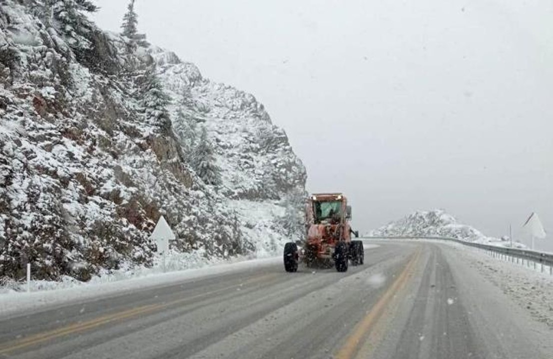 Antalya'ya-Konya karayolunda kar yağışı