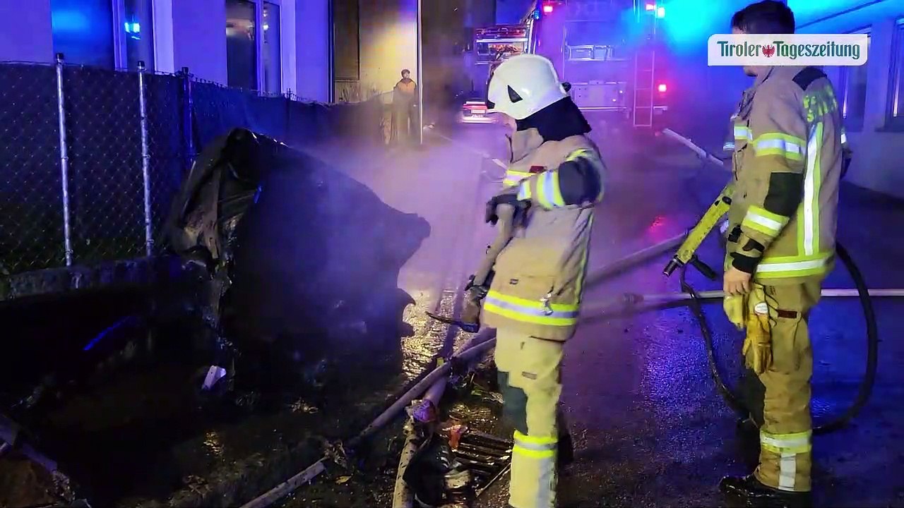 Müllcontainer in Schwazer Mehrparteienhaus stand in Vollbrand