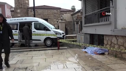 Sokakta yerde yatan şahıs, ihbarının yapılmasından sonra hayatını kaybetti