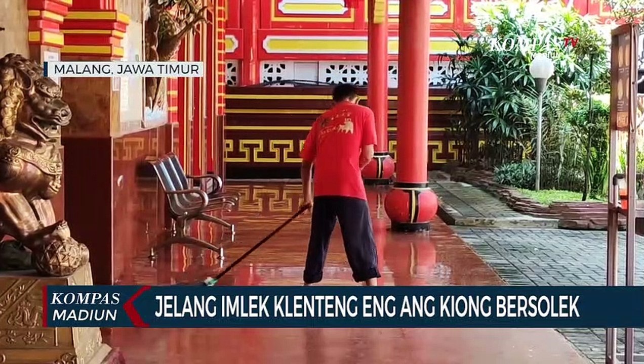 Jelang Imlek Klenteng Eng Ang Kiong Bersolek