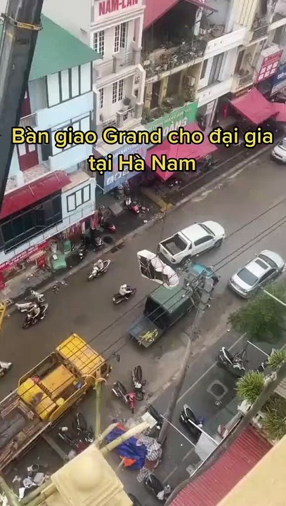 Gia chủ tậu đàn 4 tỷ, chi thêm 20 triệu thuê cẩu đưa lên tầng cho nhàn