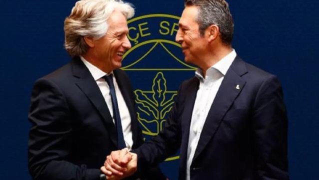 Ali Koç, Jesus'a yaptırdığı hediyeyle fotoğraf çektirdi; taraftardan beğeni yağdı